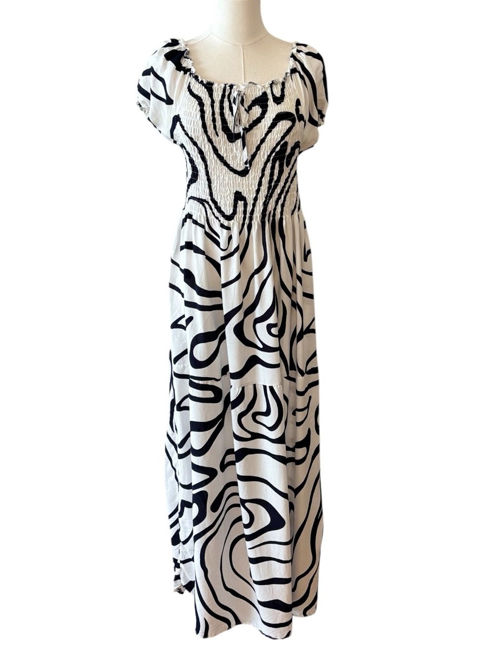 Kindred Black & White Smocked Graphic Maxi Dress Size 1X